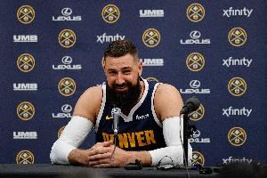 瓦兰:不关心明年夏天合同问题 这赛季只想专注于赢球