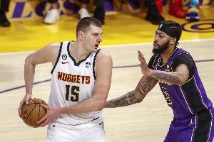 名记:浓眉希望湖人补强中锋保护自己的健康 球队想保留未来资产